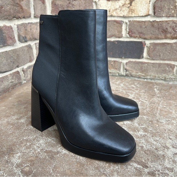 NEW DKNY Felice Black Leather Block Heeled Boot Bootie Sz 7 - Picture 2 of 12